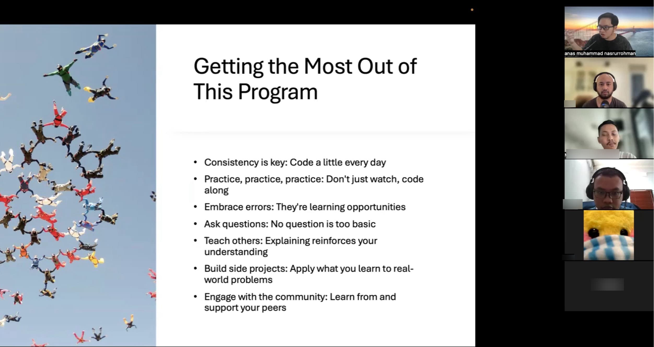 Dokumentasi sesi live Jumpstart JavaScript sebelumnya: slide tentang cara memaksimalkan program dan peserta yang mengikuti lewat video.